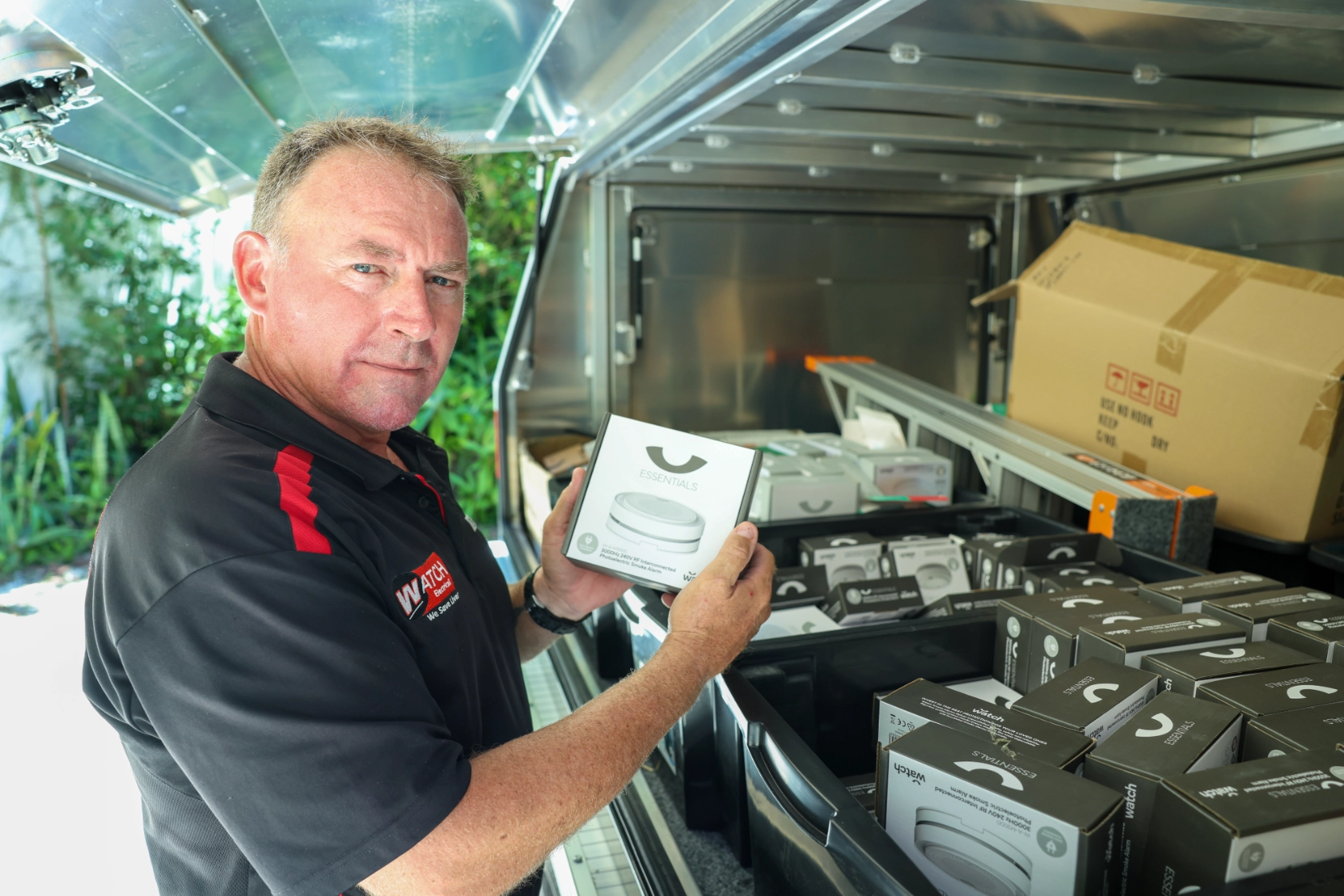 technician-presenting-photoelectric-smoke-alarm-product